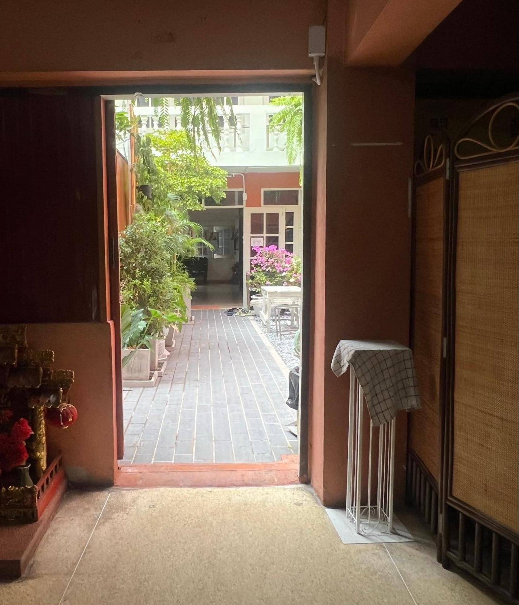 Vonden Garden By Merry V Bangkok Exterior photo