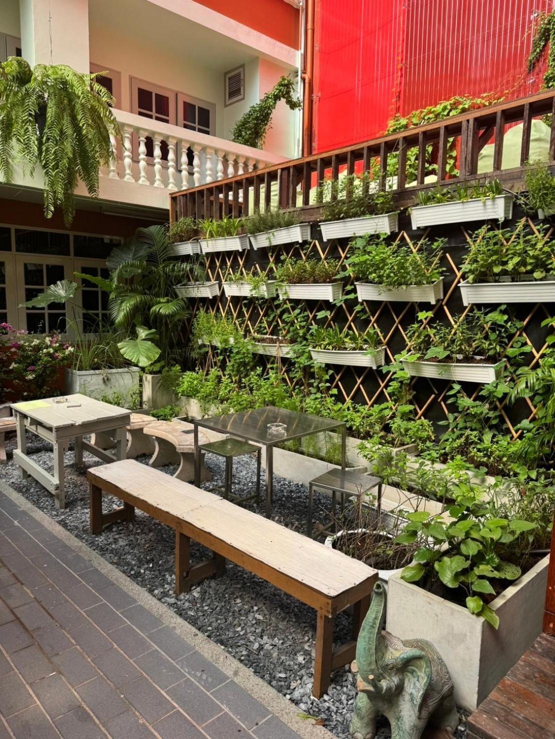 Vonden Garden By Merry V Bangkok Exterior photo